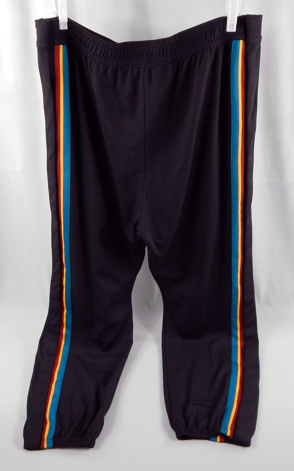 2025-26 Detroit Pistons Tolu Smith #35 Game Used Black Warm Up Pants XXL 113915 Pic2