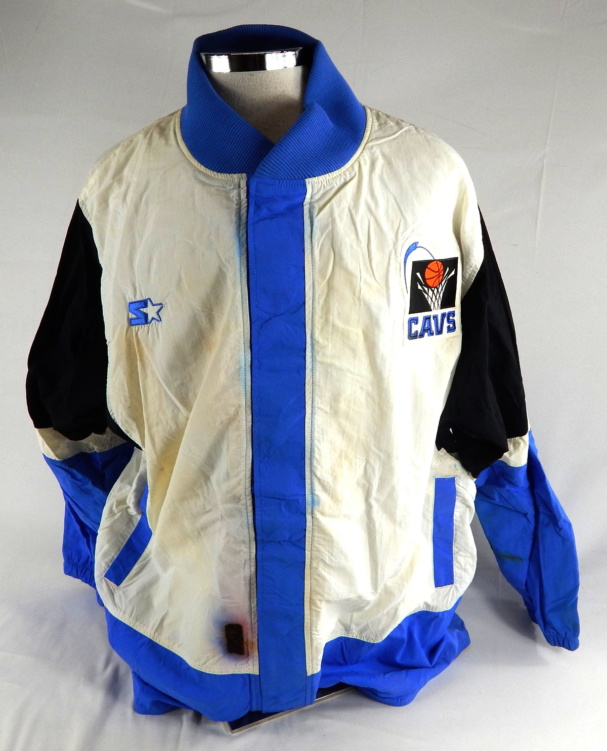 1997-98 Cleveland Cavaliers Brevin Knight #12 Game Issued White WarmUp Jacket 9