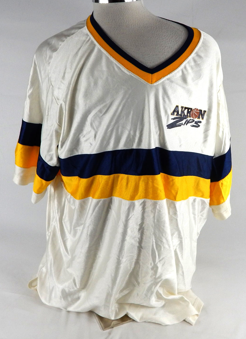 2000s Akron Zips #0 Game Used White Shooting Shirt 54 043