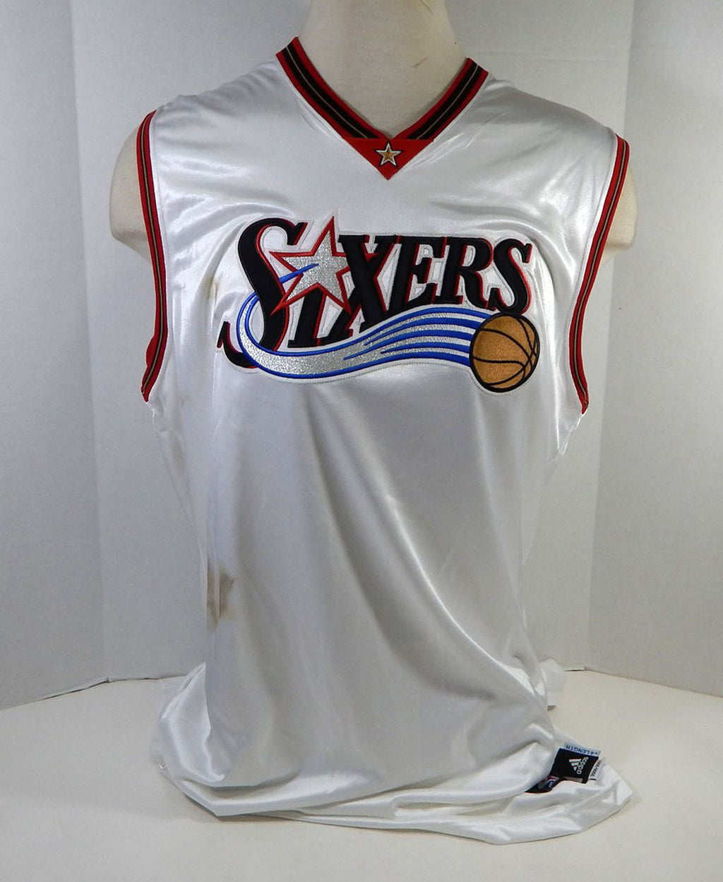 2006-07 Philadelphia 76ers Blank Game Issued White Jersey 52 + 4 L 31