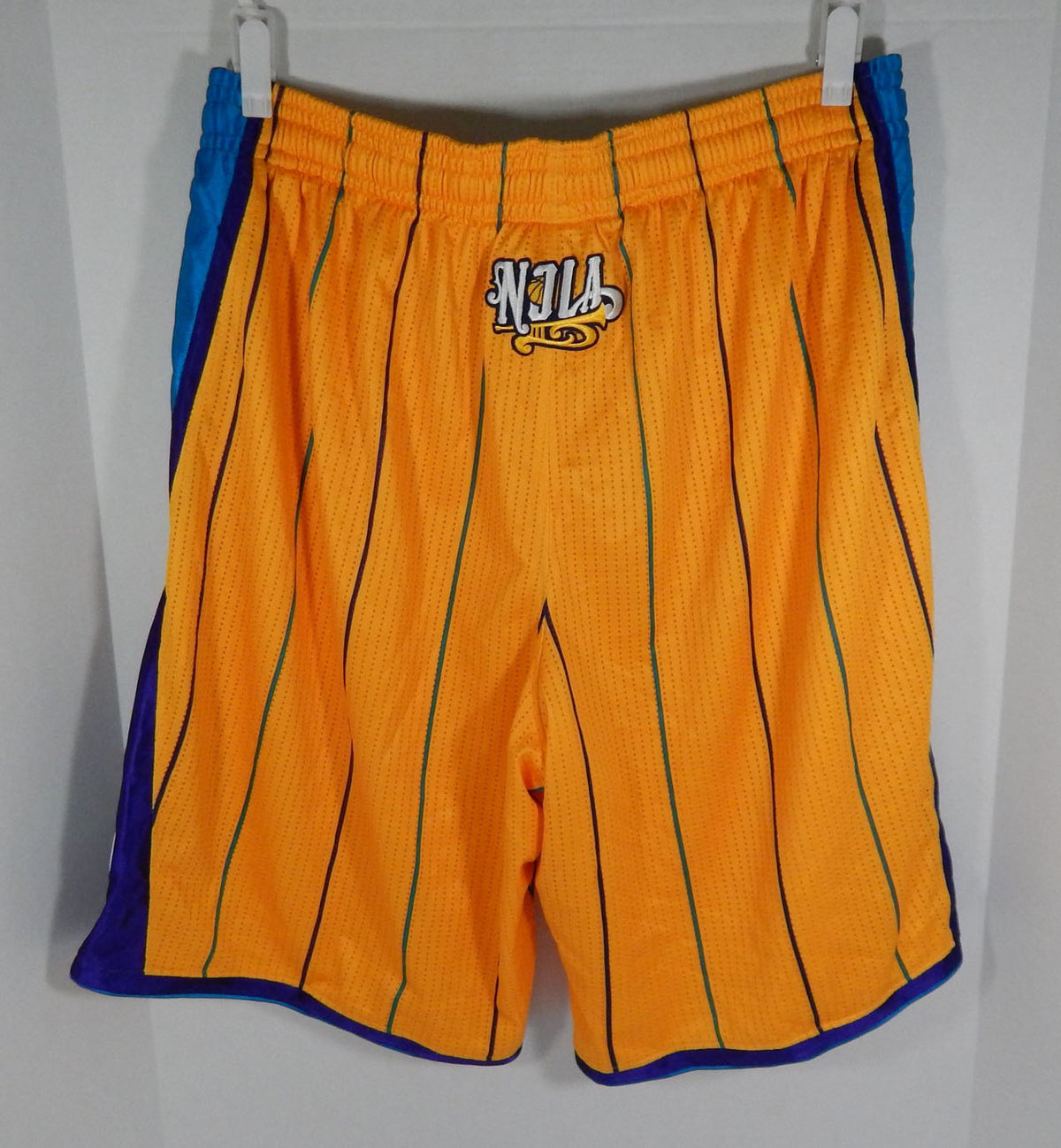 2010-11 New Orleans Hornets Game Issued Yellow Shorts 2XL+2 371 Pic2