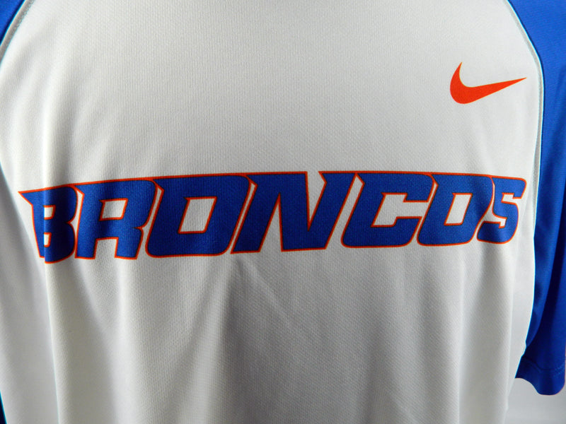 2015-16 Boise State Broncos Team Used White Nike Nike Shirt Size XXLT Pic2