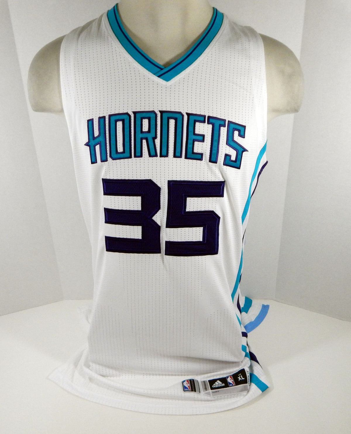 2016-17 Charlotte Hornets Christian Wood #35 Game Issued White Jersey DP07966 Pic2