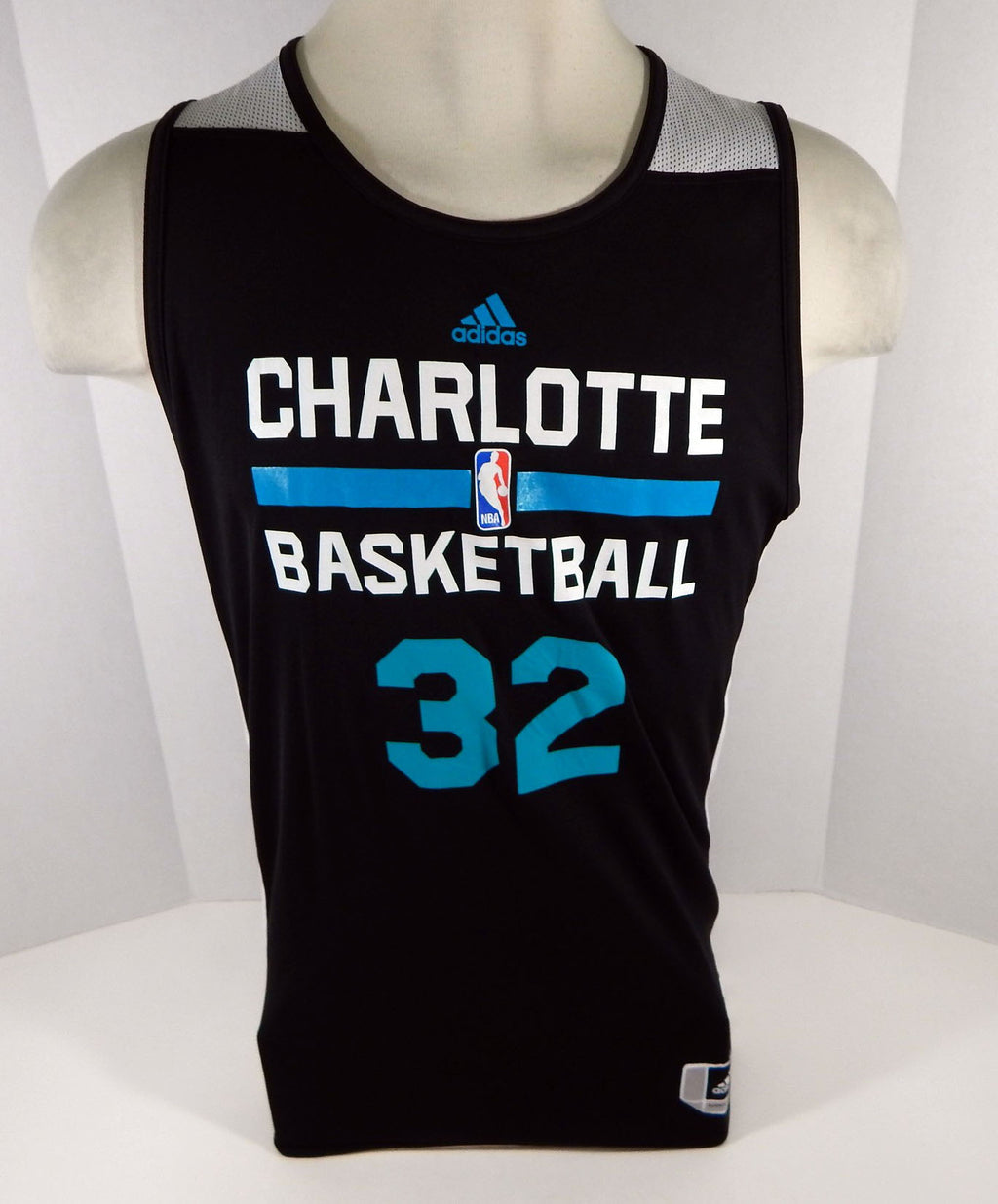 2014-15 Charlotte Hornets Mickey McConnell #32 Game Used Black Practice Jersey S Pic2