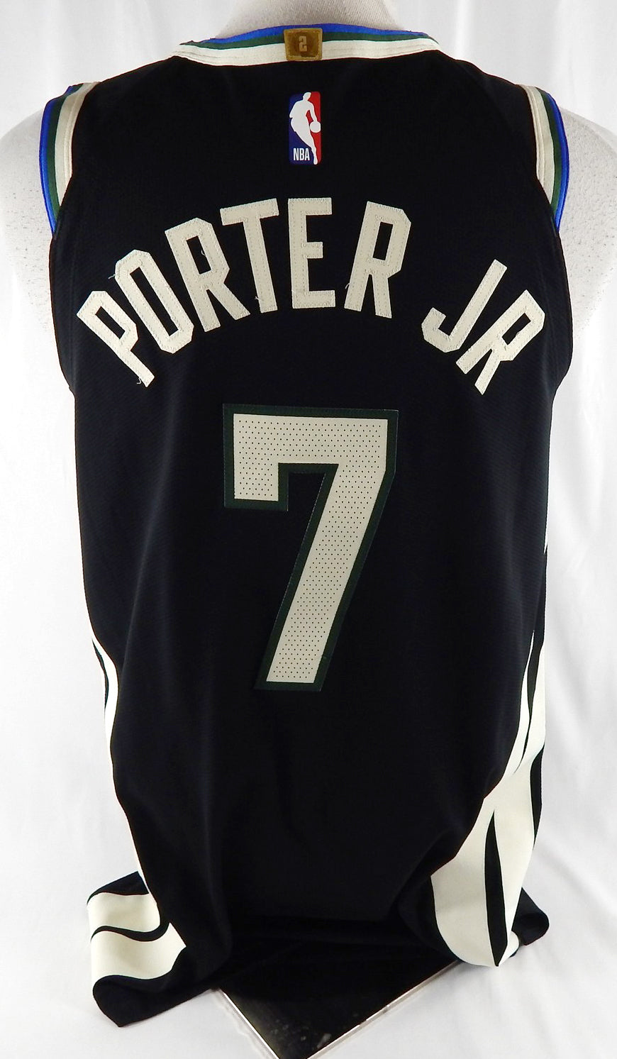 2025-26 Milwaukee Bucks Kevin Porter Jr. #7 Game Used Black Jersey Statement 2 Pic2