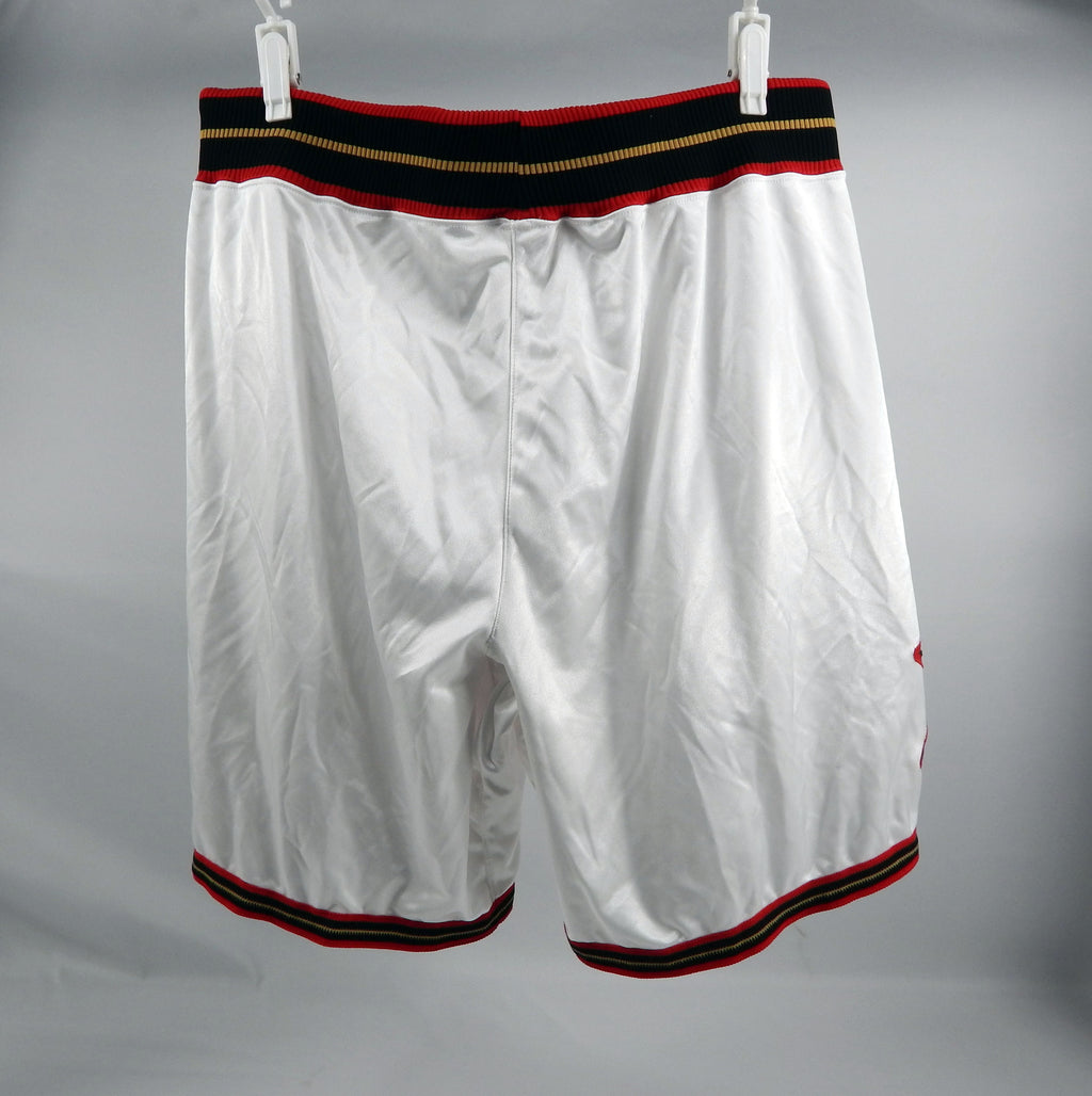 2000s Philadelphia 76ers Game Issued White Shorts 42 277 Pic2
