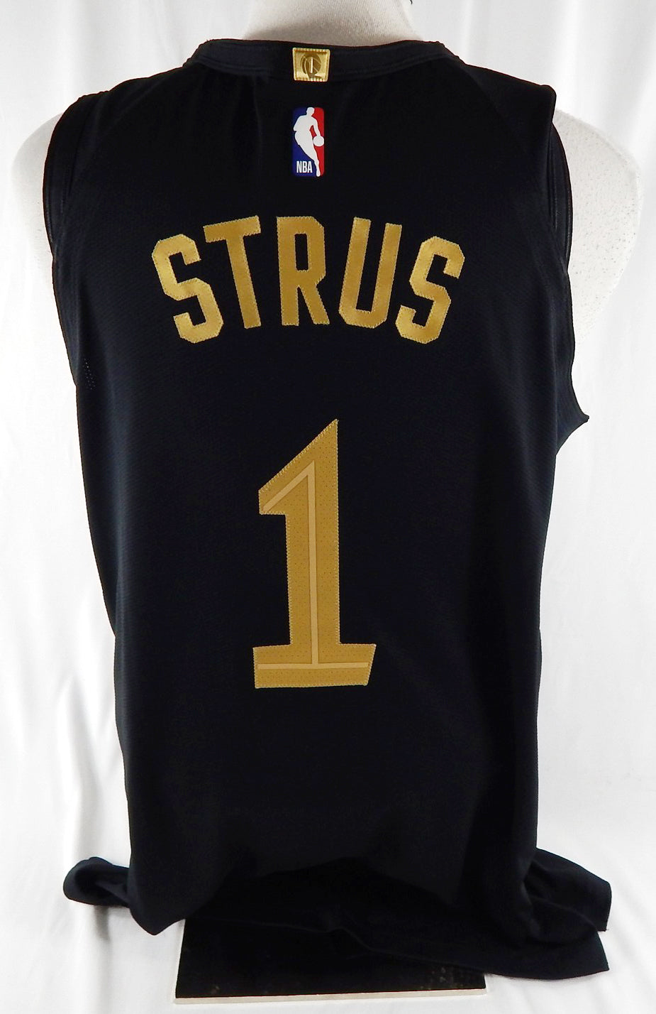 2025-26 Cleveland Cavaliers Max Strus #1 Game Used Black Jersey Statement Edi Pic2