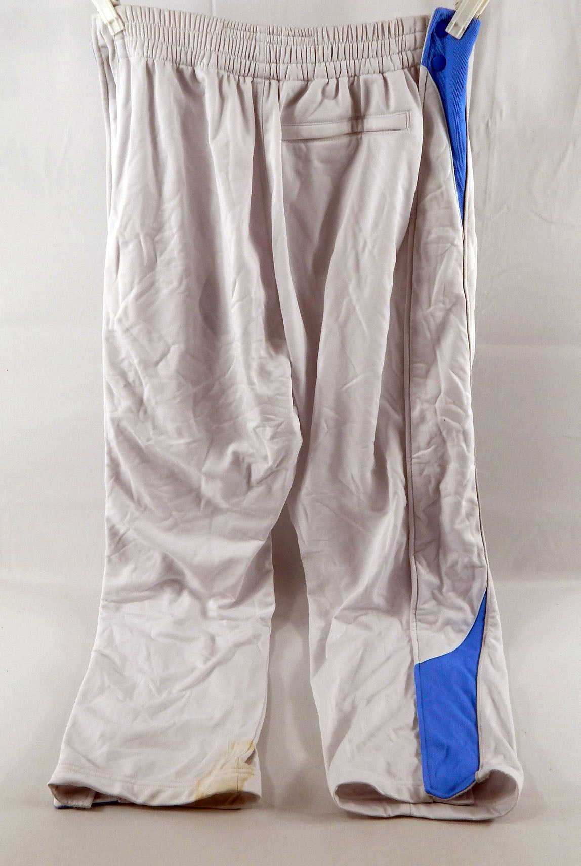 2004-05 Utah Jazz Raul Lopez #24 Game Used White Warm Up Pants L 067 Pic2