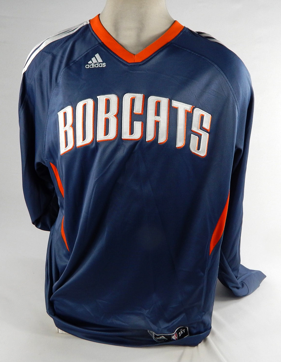 2010-11 Charlotte Bobcats DJ White #8 Game Used Navy Shooting Shirt 2XL DP74759