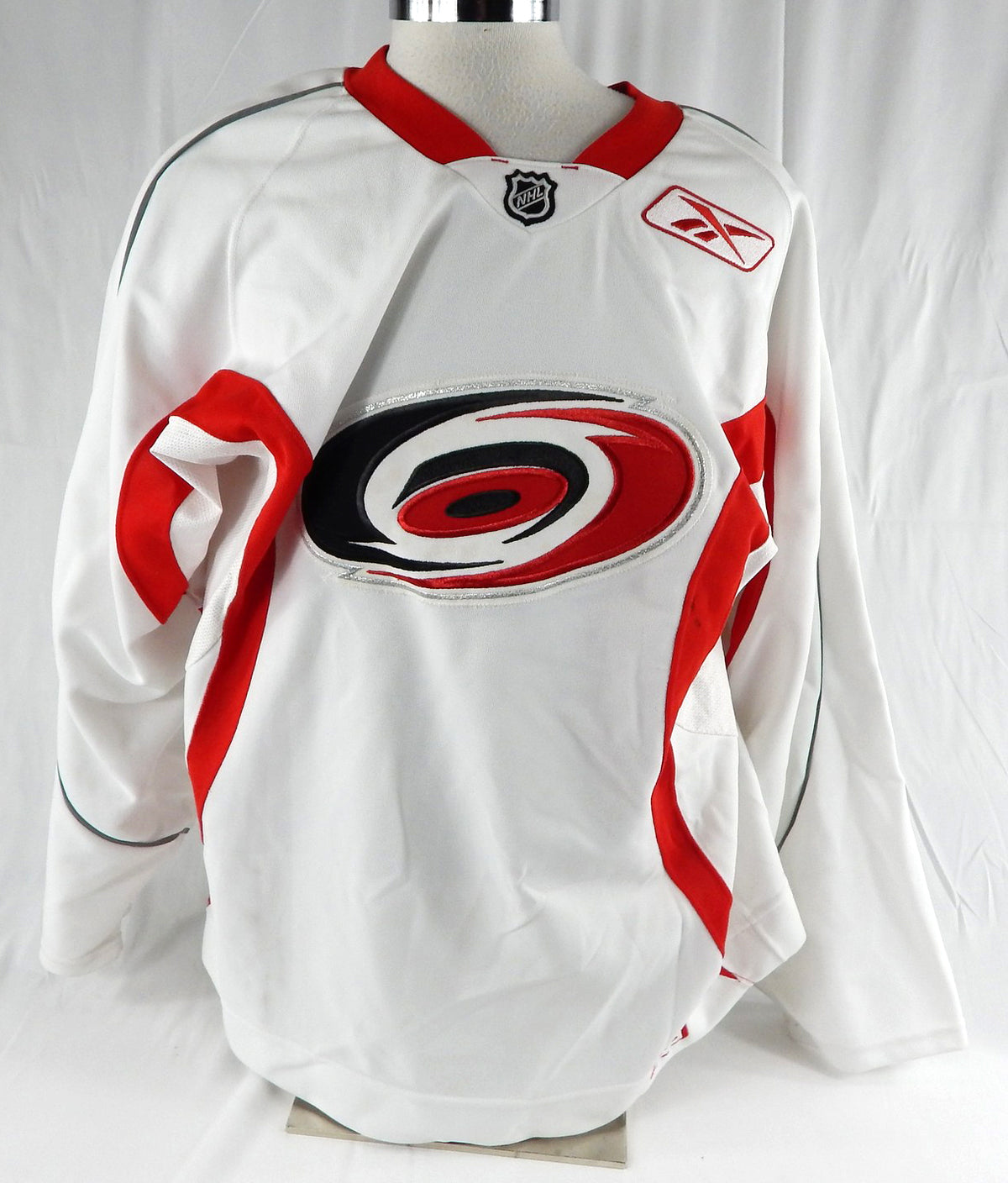 2005-10 Carolina Hurricanes Ray Whitney #13 Game Used White Practice Jersey 52 7 Pic2