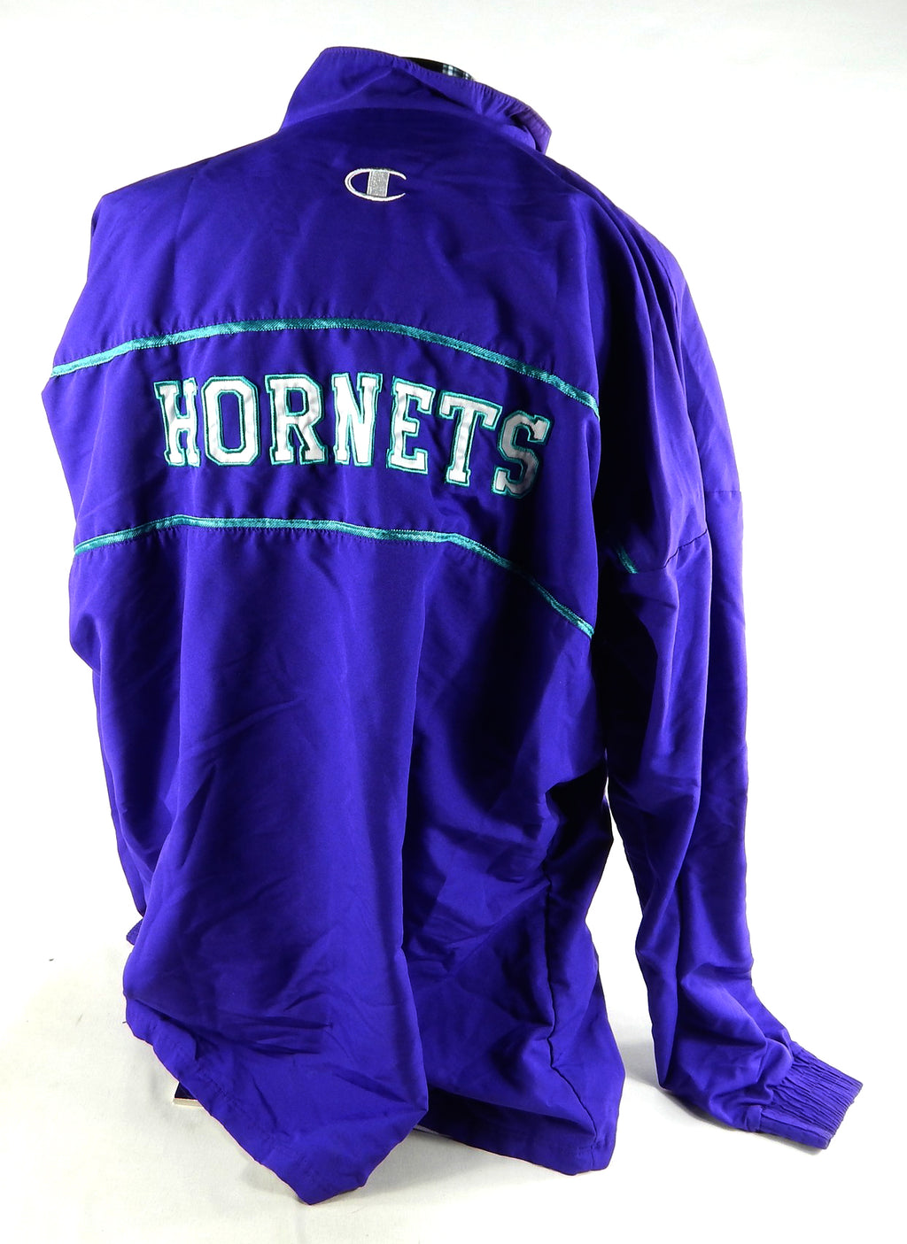 2001-02 Charlotte Hornets PJ Brown #42 Game Used Purple Warm Up Jacket 911 P2 Pic2