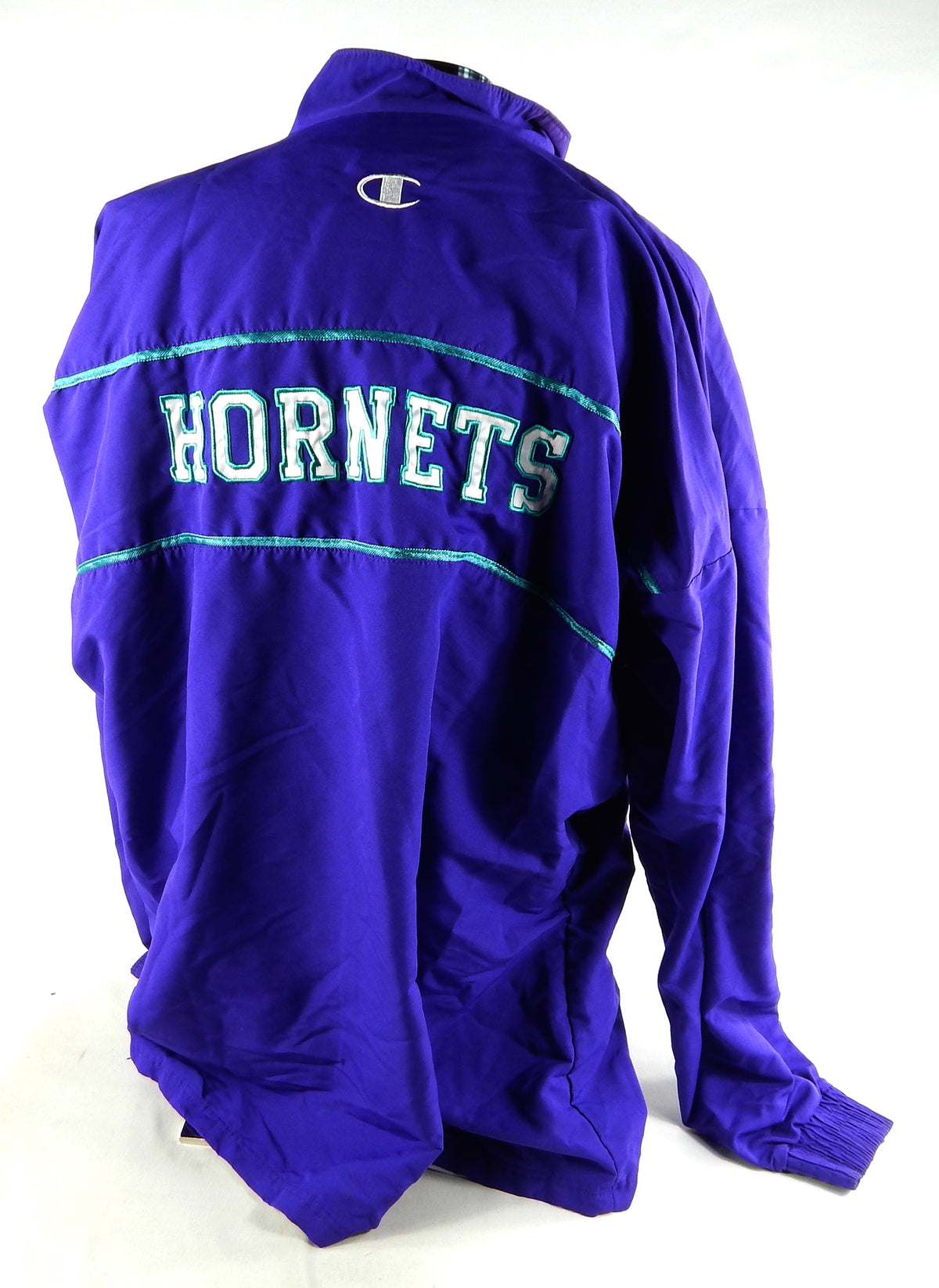 2001-02 Charlotte Hornets PJ Brown #42 Game Used Purple Warm Up Jacket 911 P2 Pic2
