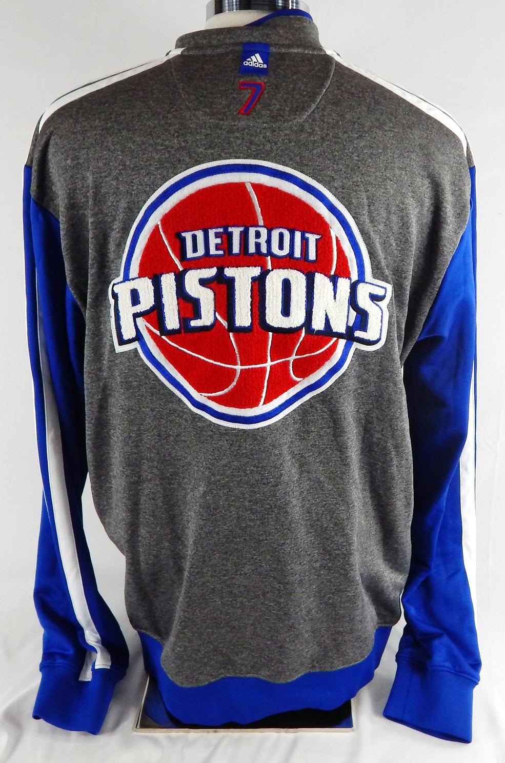 2013-14 Detroit Pistons Brandon Jennings #7 Game Used Grey Warm Up Jacket L 273 Pic2