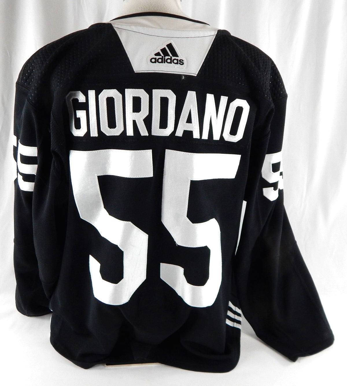 2020-21 Toronto Maple Leafs Mark Giordano #55 Game Used Black Practice Jersey Pic2