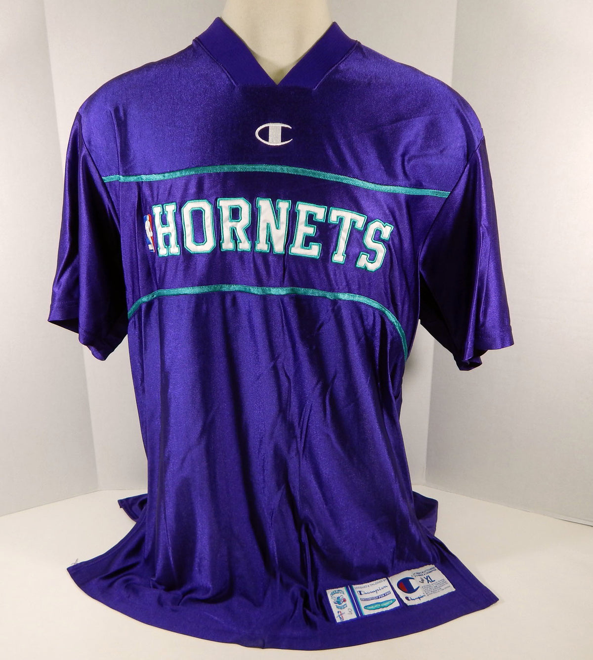 2000-01 Charlotte Hornets Eldridge Recasner #3 Game Used Purple Warm Up Shirt 88
