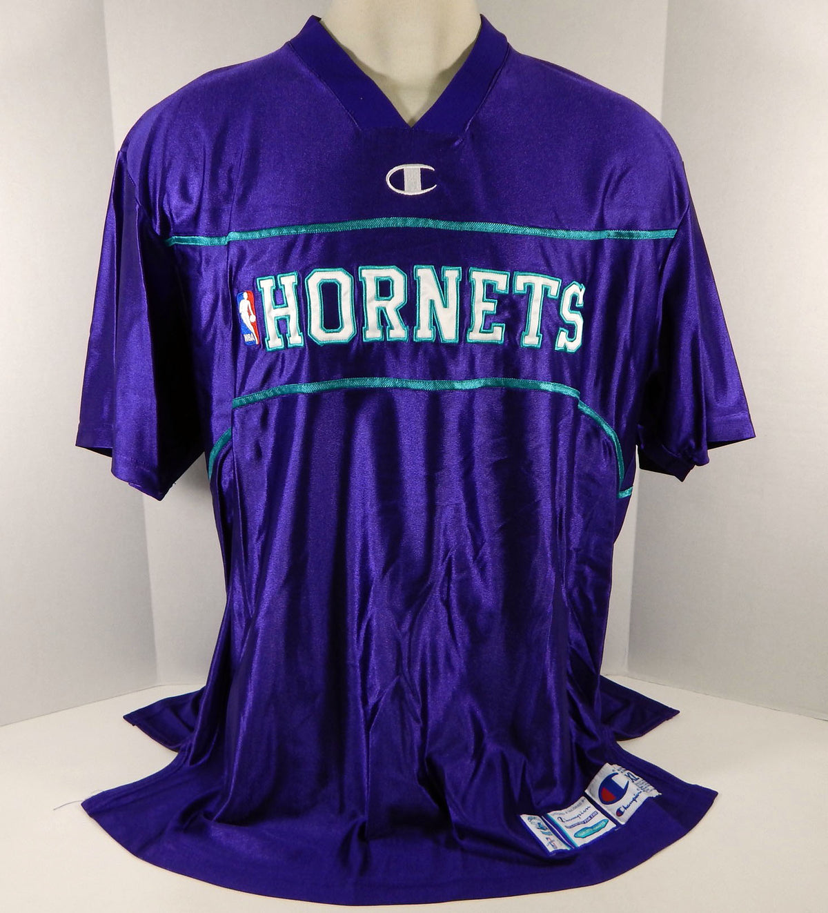 2000-01 Charlotte Hornets #31 Game Used Purple Warm Up Shirt DP08289