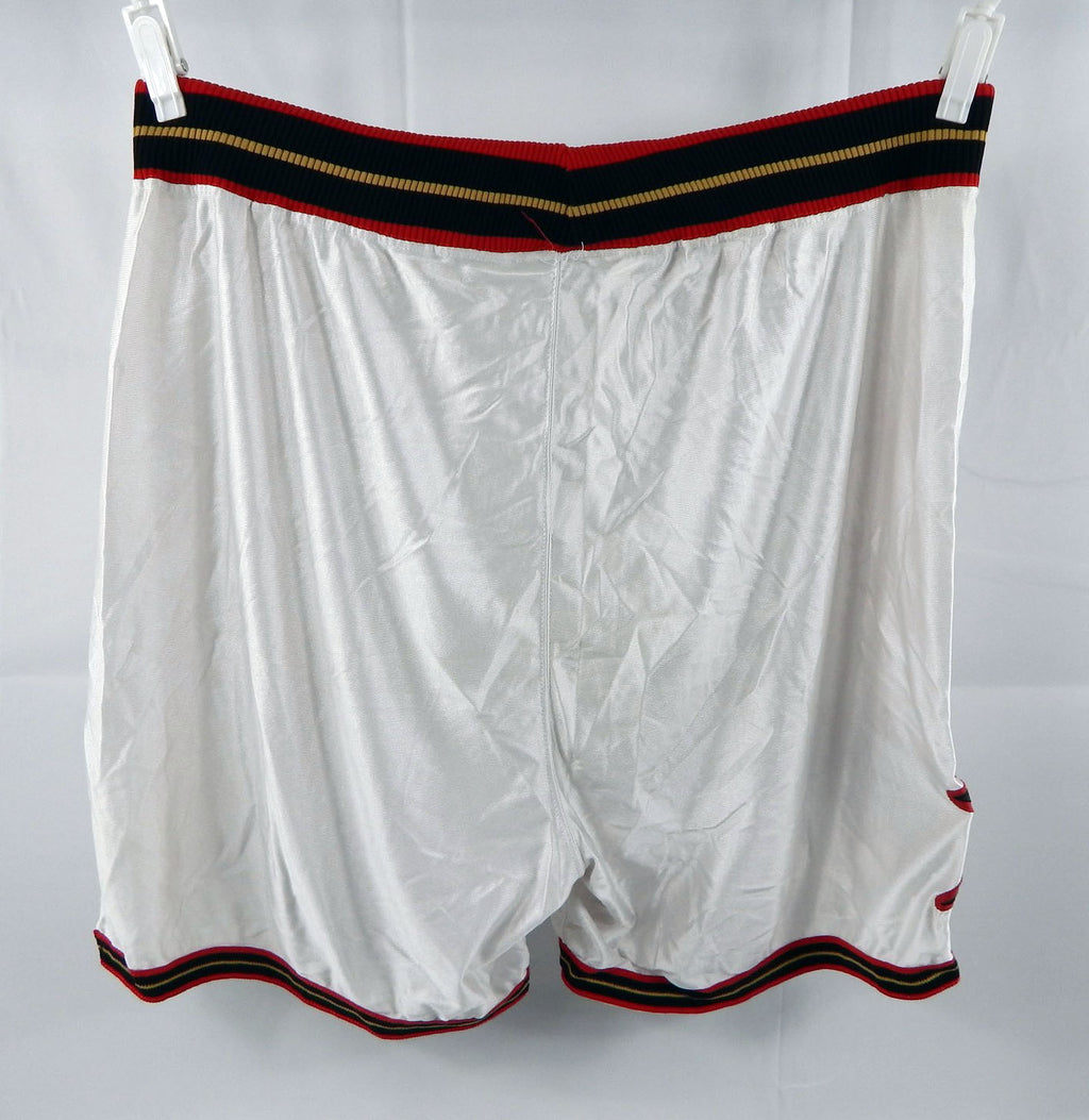 2002-06 Phialdephia 76ers #8 Game Used White Shorts 46 DP95997 Pic2