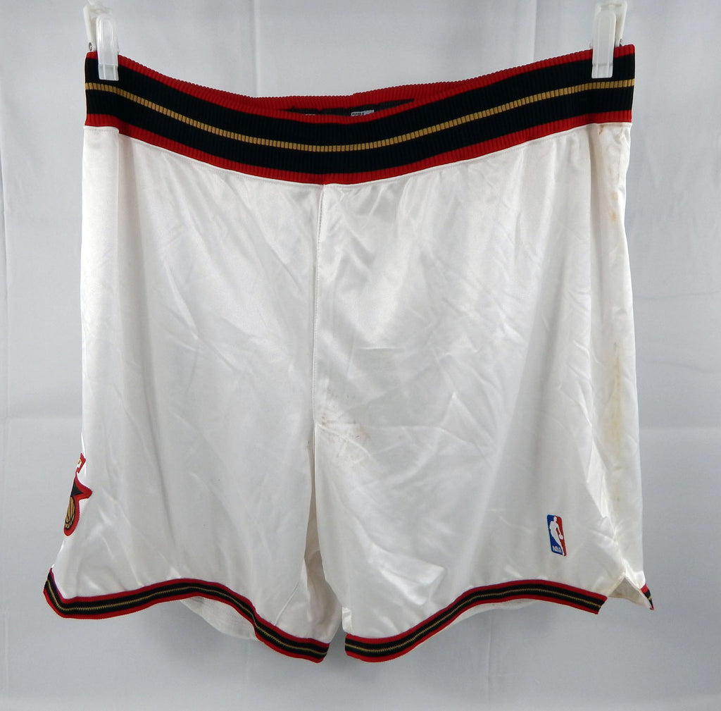 2002-06 Phialdephia 76ers Game Issued White Shorts 46 DP96011