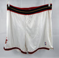 2002-06 Phialdephia 76ers Game Issued White Shorts 46 DP96011
