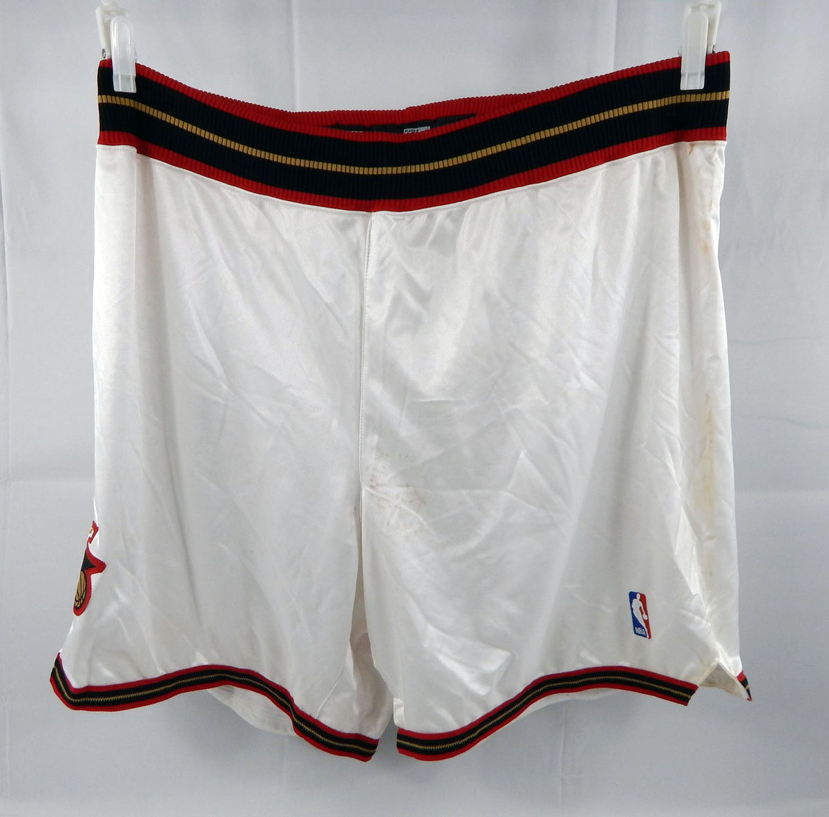 2002-06 Phialdephia 76ers Game Issued White Shorts 46 DP96011