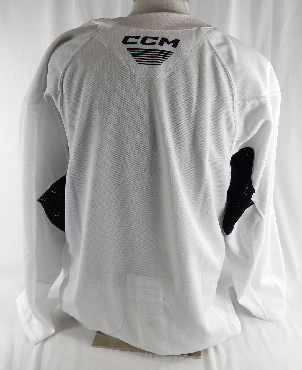 2025-26 Ontario Reign Game Used White Practice Jersey 54 152 Pic2