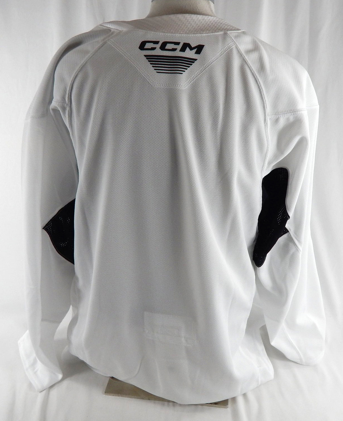 2025-26 Ontario Reign Game Used White Practice Jersey 54 152 Pic2