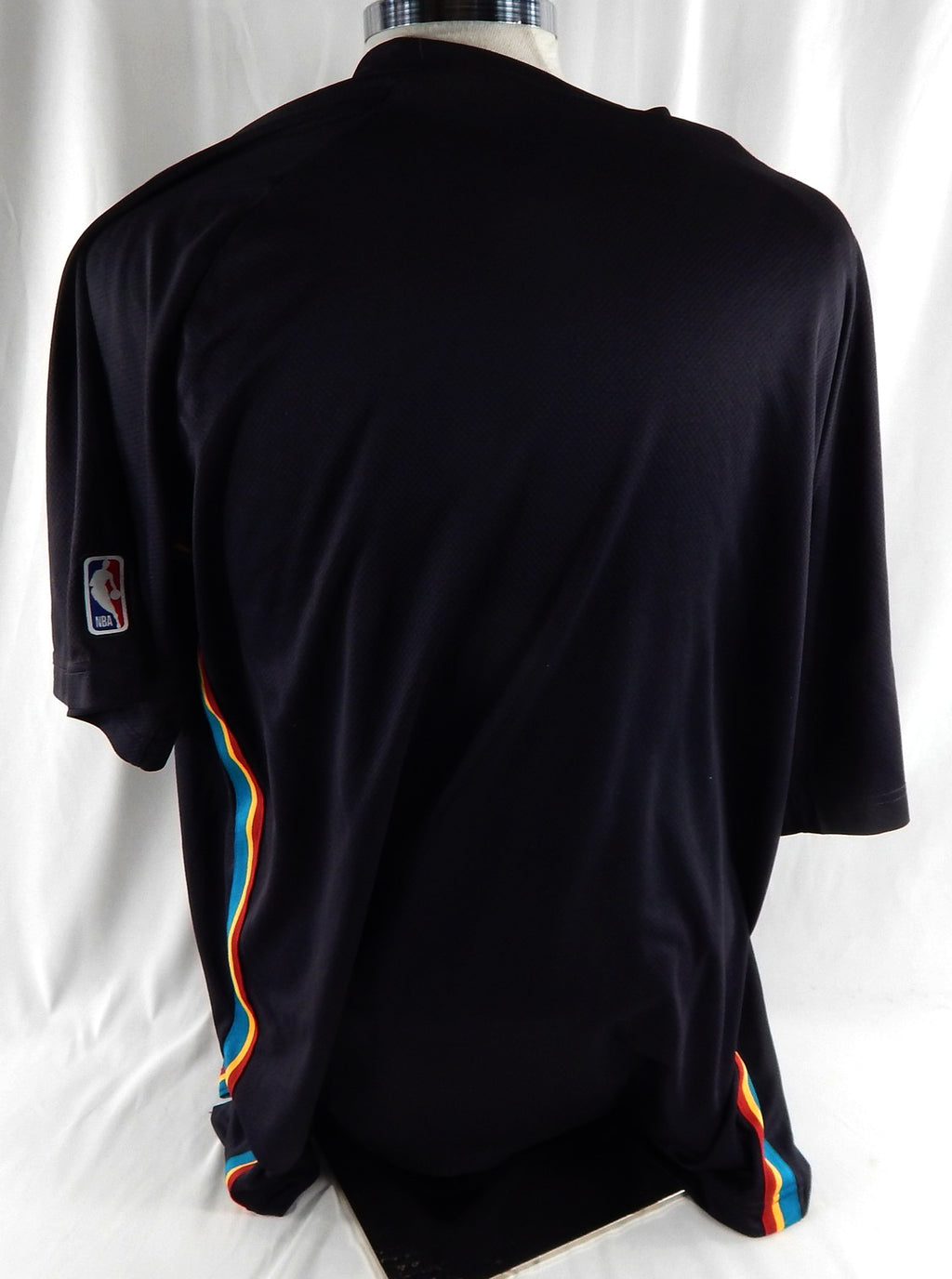2025-26 Detroit Pistons Jalen Duren #0 Game Used Black Shooting Shirt City 6 Pic2
