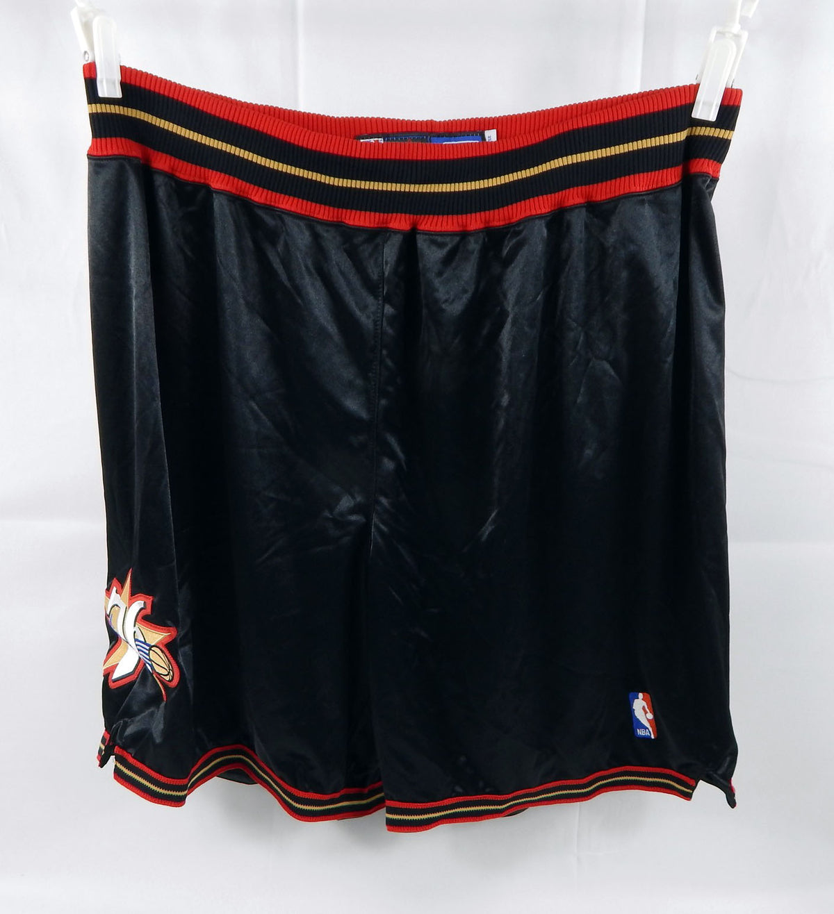 2002-06 Philadelphia 76ers Game Issued Black Shorts 44 187