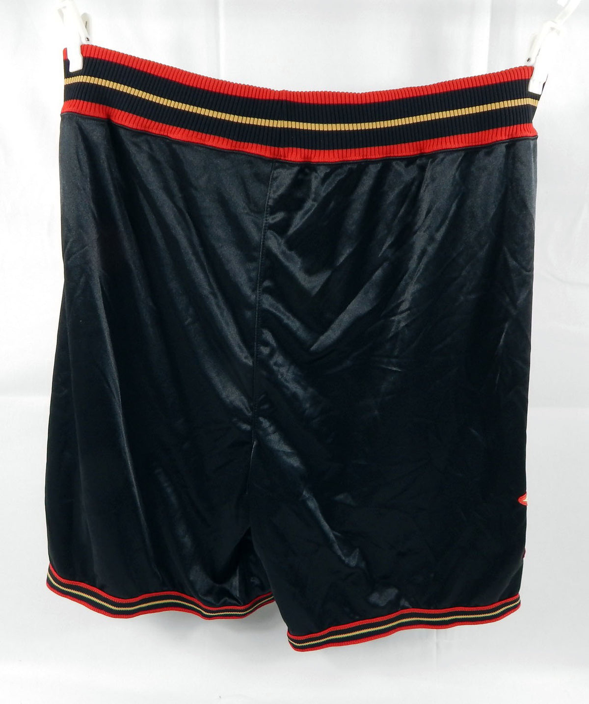 2002-06 Philadelphia 76ers Game Issued Black Shorts 44 187 Pic2