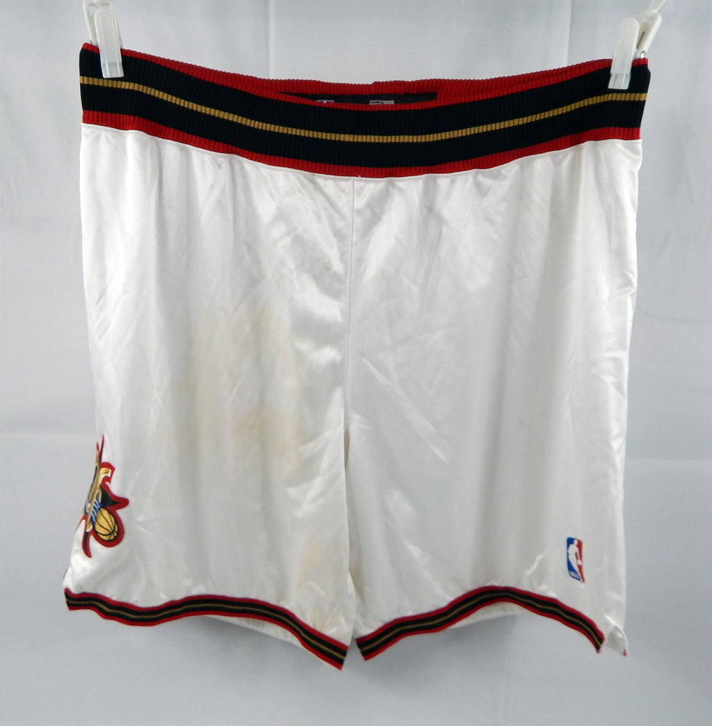 2006-09 Philadelphia 76ers Game Issued White Shorts 44 195