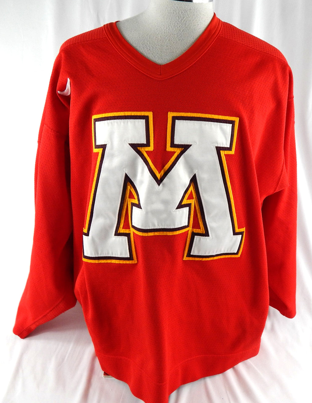 Minnesota Golden Gophers Game Used Red Practice Jersey Hockey 52 202