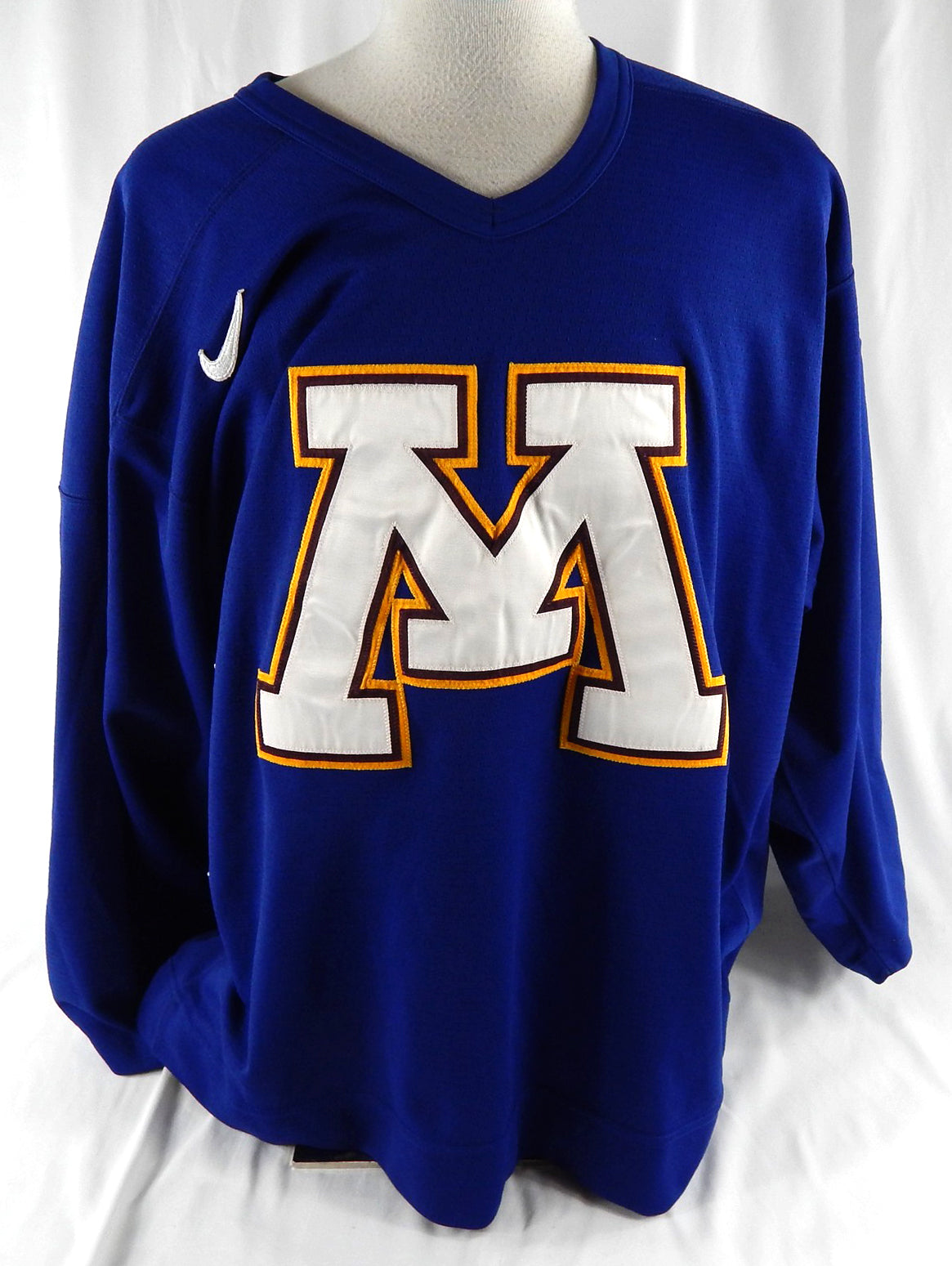Minnesota Golden Gophers Game Used Blue Practice Jersey Hockey 52 209