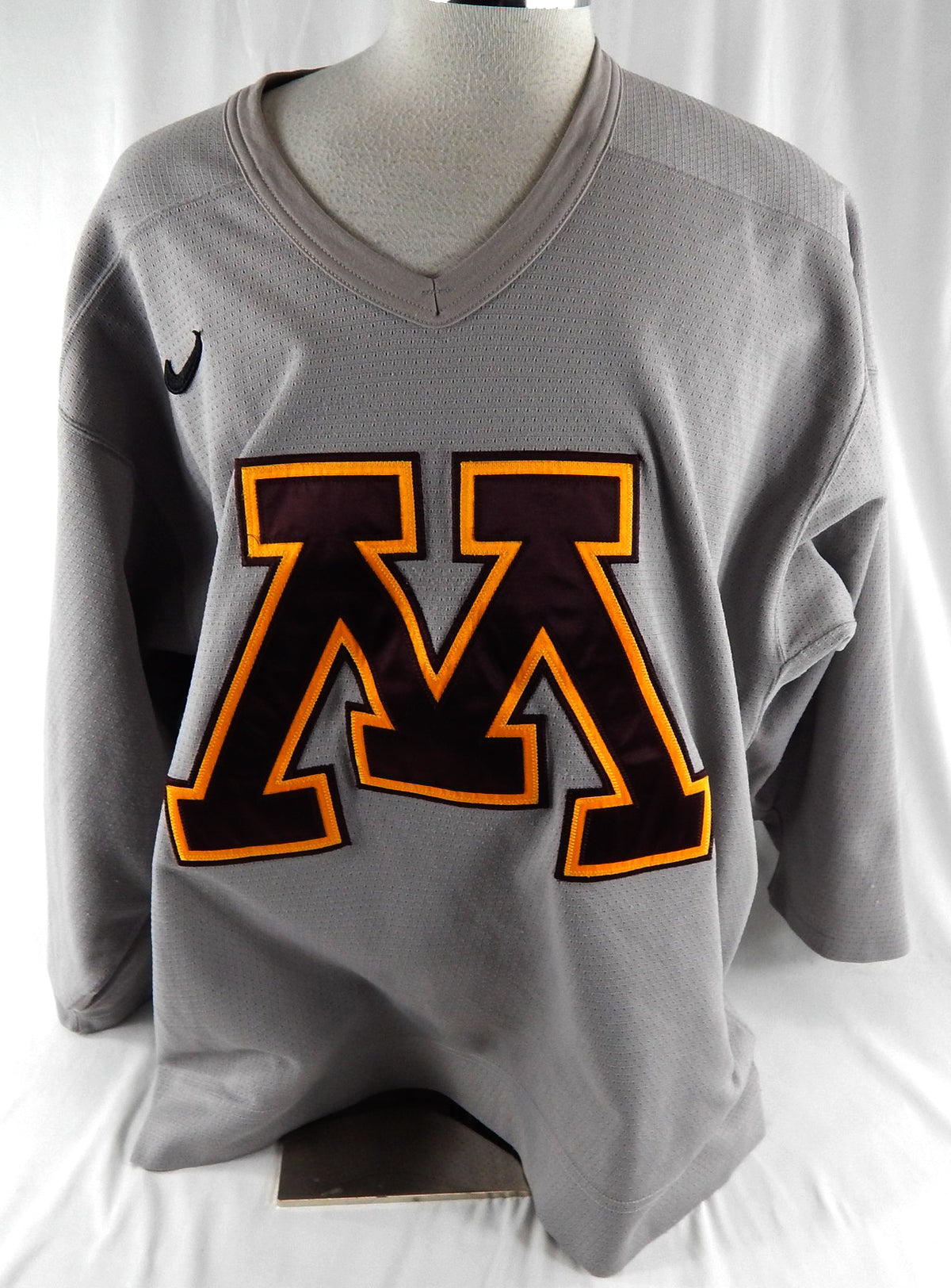 Minnesota Golden Gophers Game Used Grey Practice Jersey Hockey 50 214