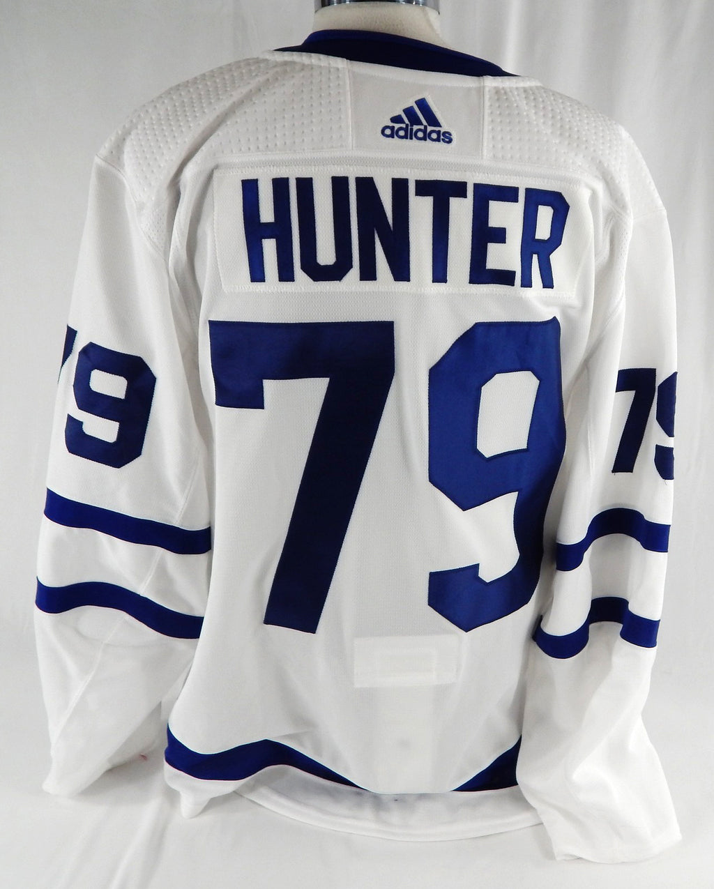 2017-18 Toronto Maple Leafs Hunter #79 Game Used White Jersey 56 675 Pic2