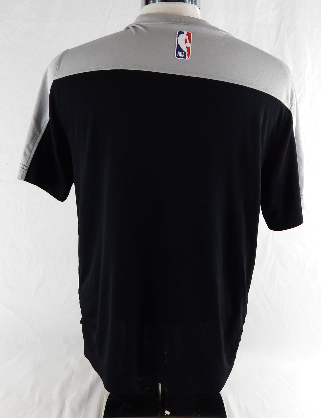 2024-25 San Antonio Spurs Tre Jones #33 Game Used Black Shooting Shirt M 777 Pic2