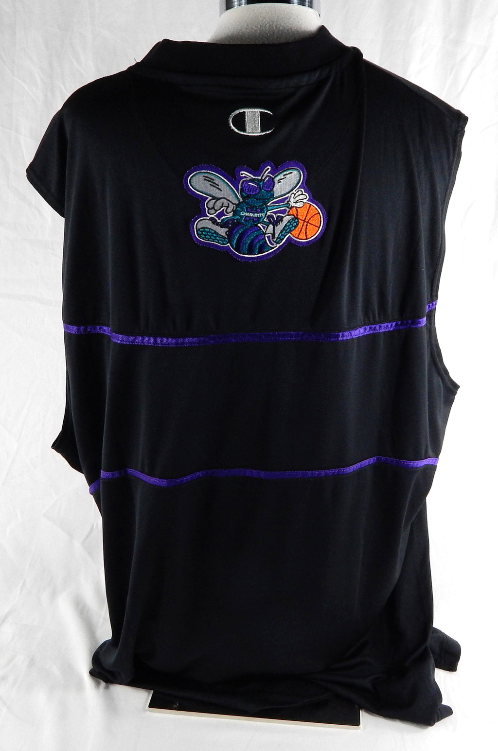 2001-02 Charlotte Hornets Robert Traylor #34 Game Used Black Tank Shirt 911 P 8 Pic2