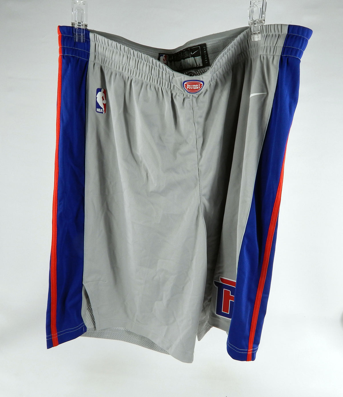 2017-18 Detroit Pistons Henry Ellenson #8 Game Used Grey Shorts 44 DP71615