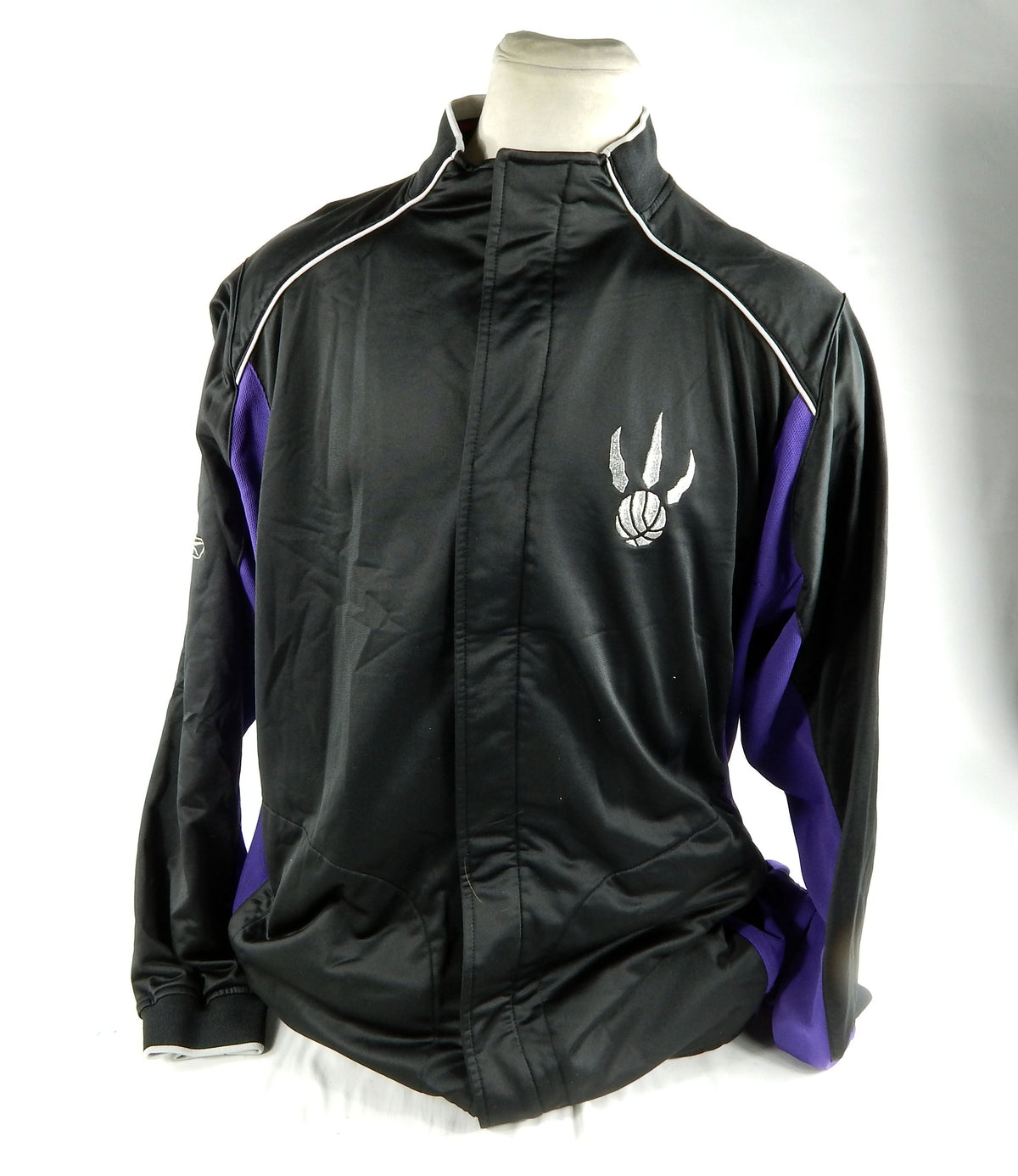 2004-05 Toronto Raptors #11 4 Game Used Black Warm Up Jacket 2XL DP70352