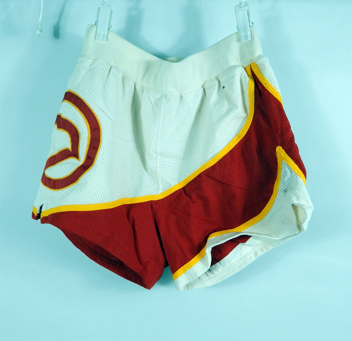 1980s Atlanta Hawks #26 Game Used White Shorts 34 DP76043