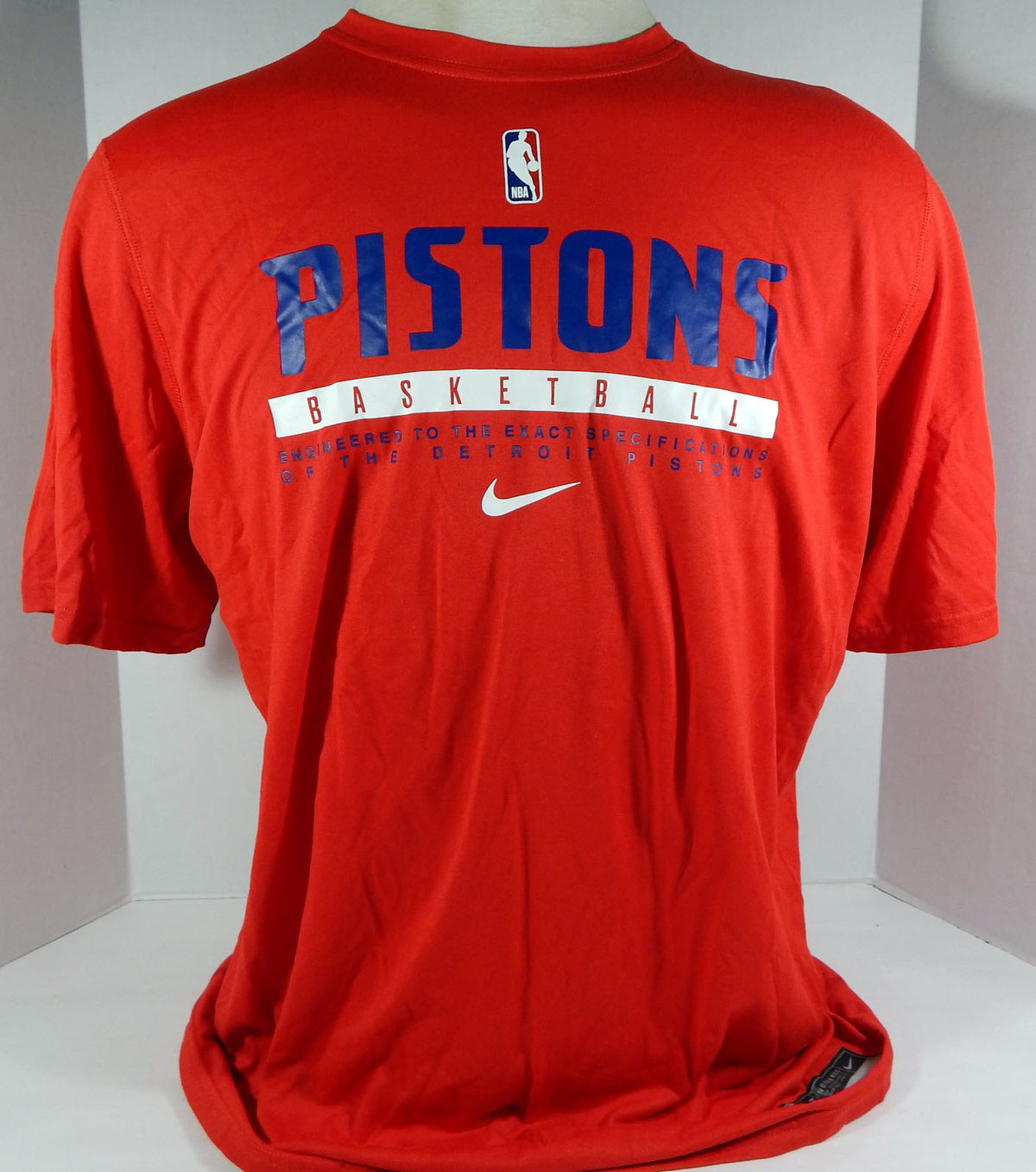 2020-21 Detroit Pistons Team Issued Red Training T-Shirt Nike CV3851-657 XLT 61S