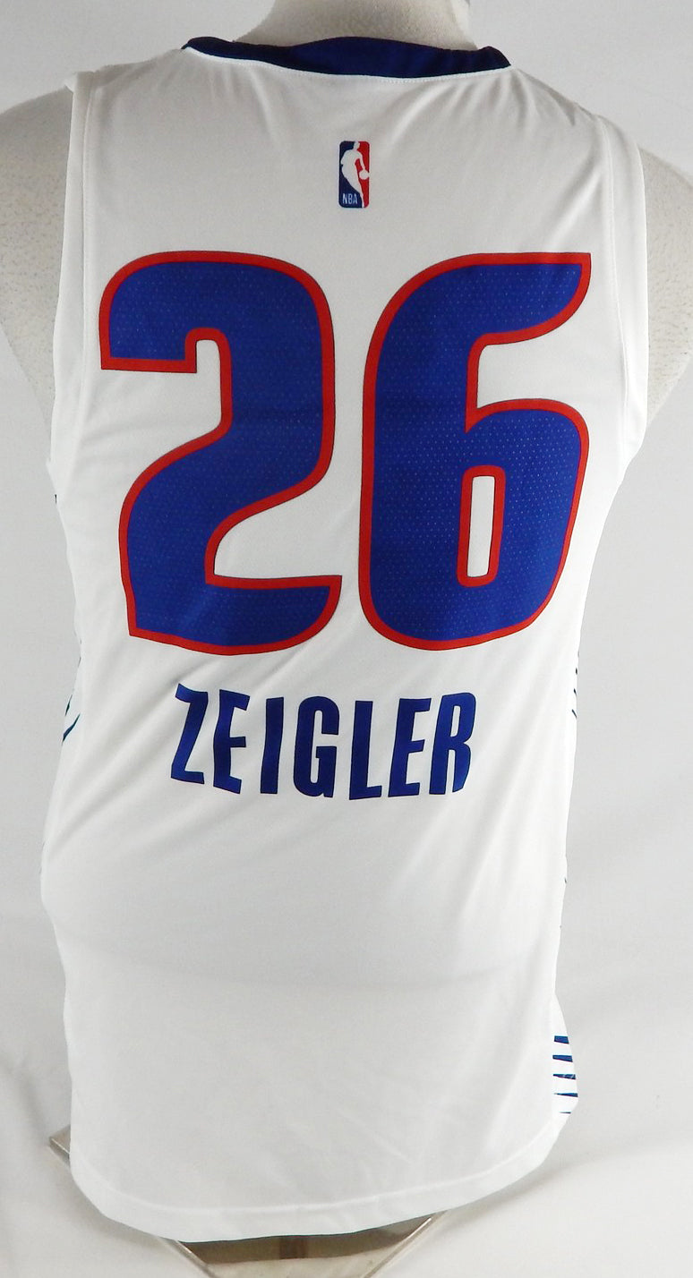 2024-25 Detroit Pistons Zakai Zeigler #26 Game Issued P Used White Jersey SL M 0 Pic2