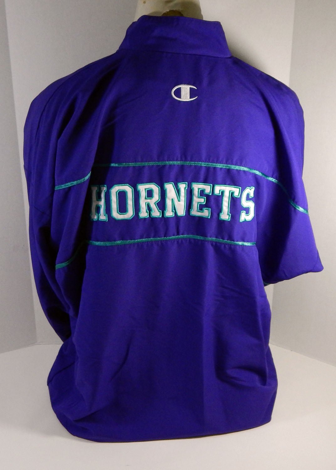 2000-01 Charlotte Hornets Terrance Roberson #8 Game Used Purple Warm Up Jacket 8 Pic2