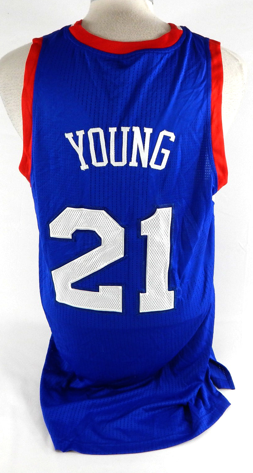 2013-14 Philadelphia 76ers Thaddeus Young #21 Game Issued Blue Jersey Iverson 5 Pic2