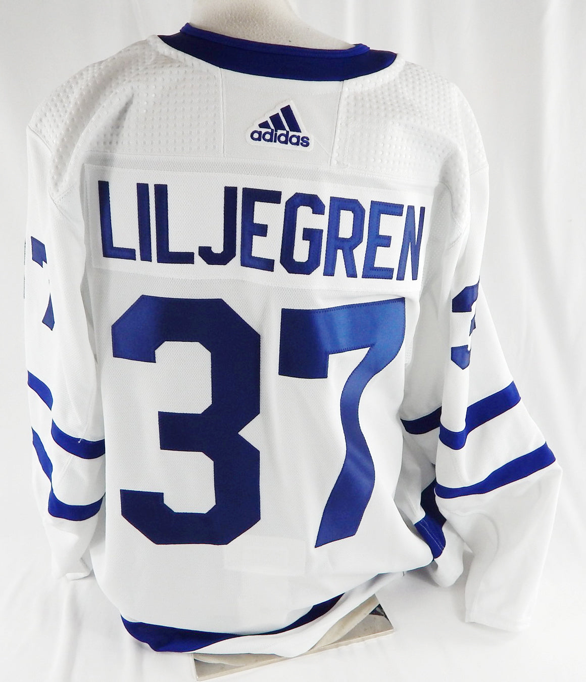 2023-24 Toronto Maple Leafs Timothy Liljegren #37 Game Issued White Jersey 8 Pic2