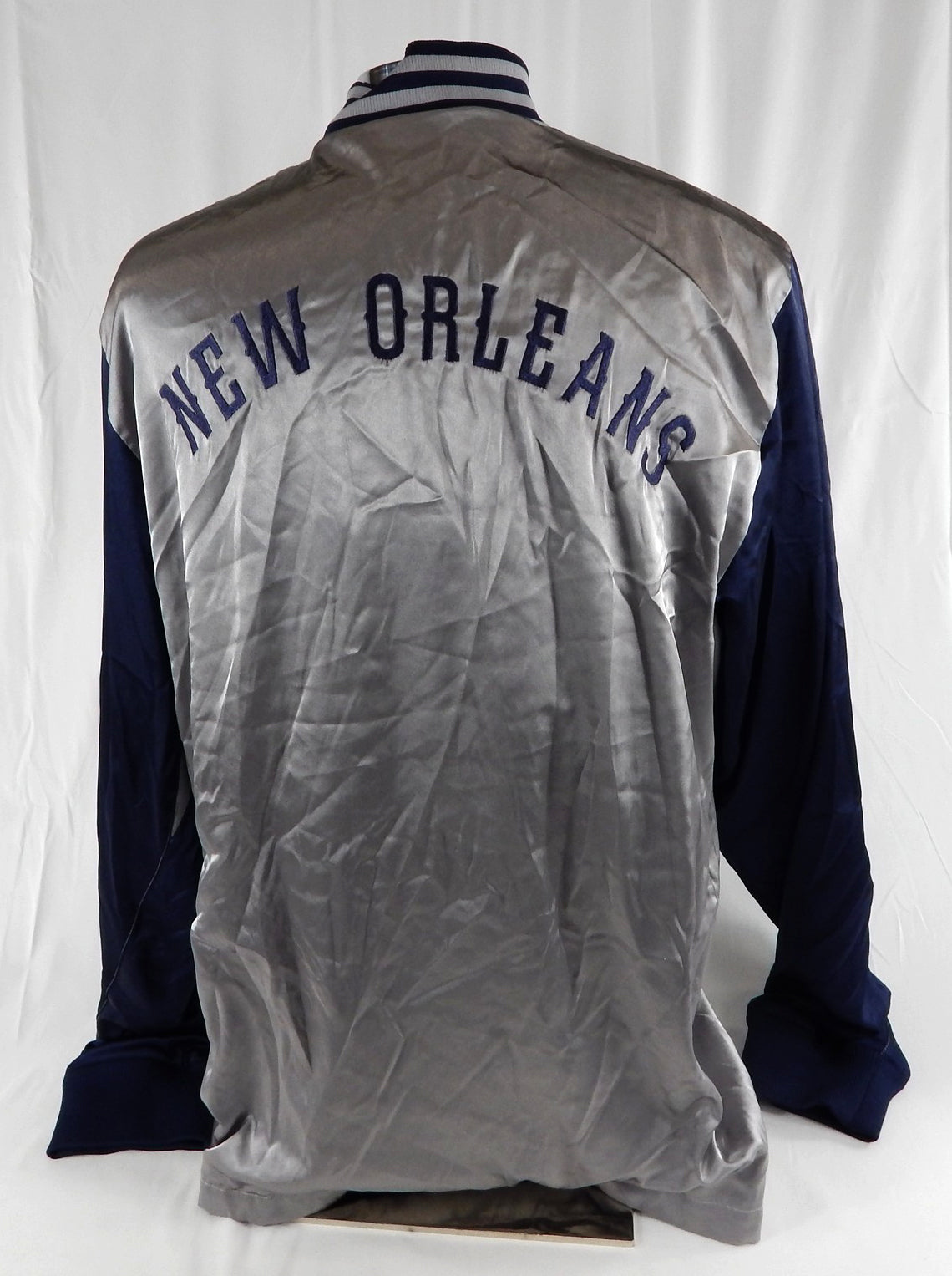2014-15 New Orleans Pelicans #2 41 Game Used Grey Warm Up Jacket 2XL 566 Pic2