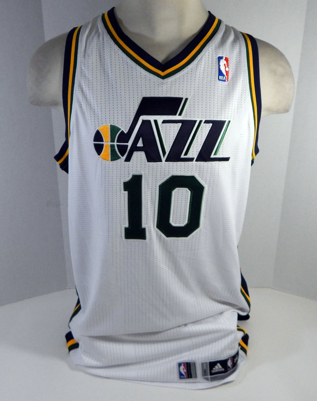 2010-11 Utah Jazz Demetris Nichols #10 Game Issued White Jersey 2XL2 DP13812 Pic2