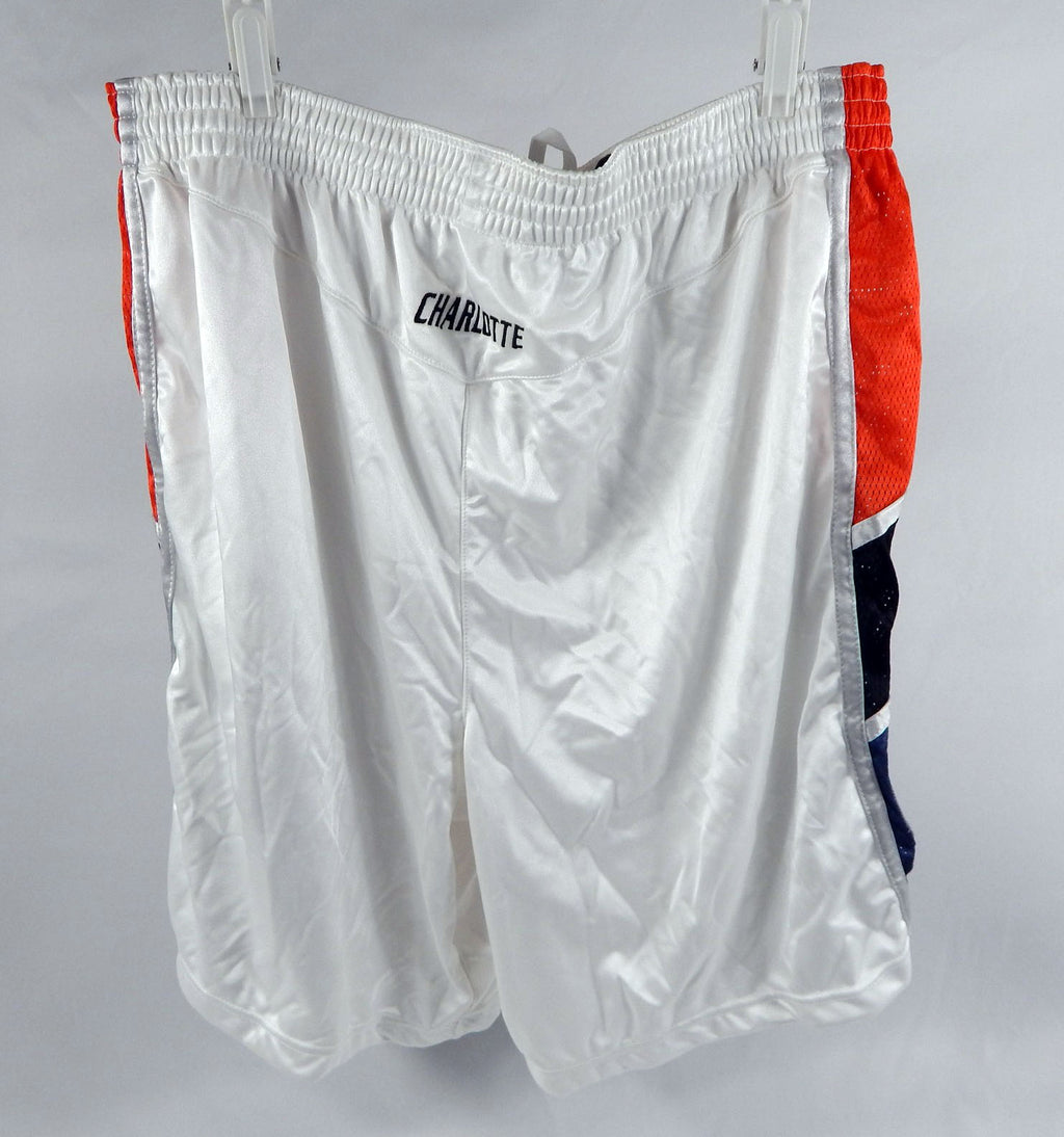 2006-09 Charlotte Bobcats Game Issued White Shorts 48 677 Pic2