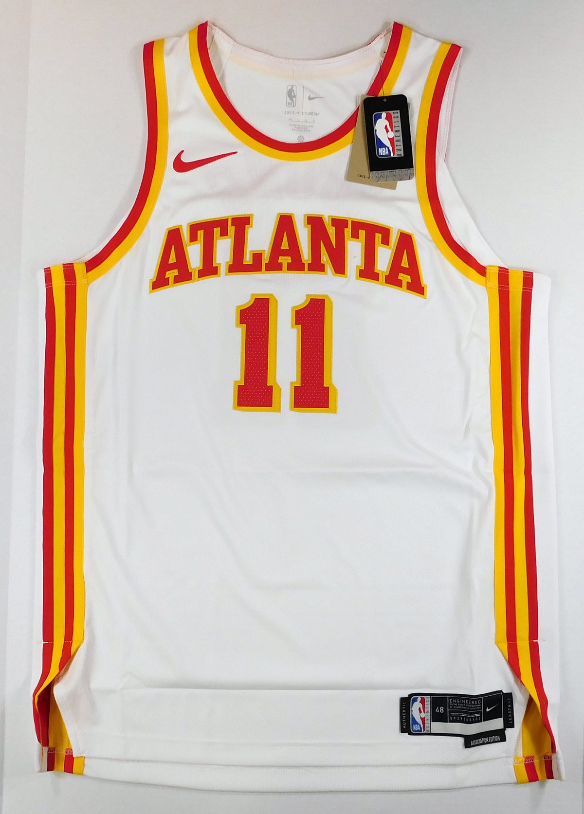2023-24 Mens  Atlanta Hawks Trae Young #11 White Nike Authentic NBA Jersey 48 L