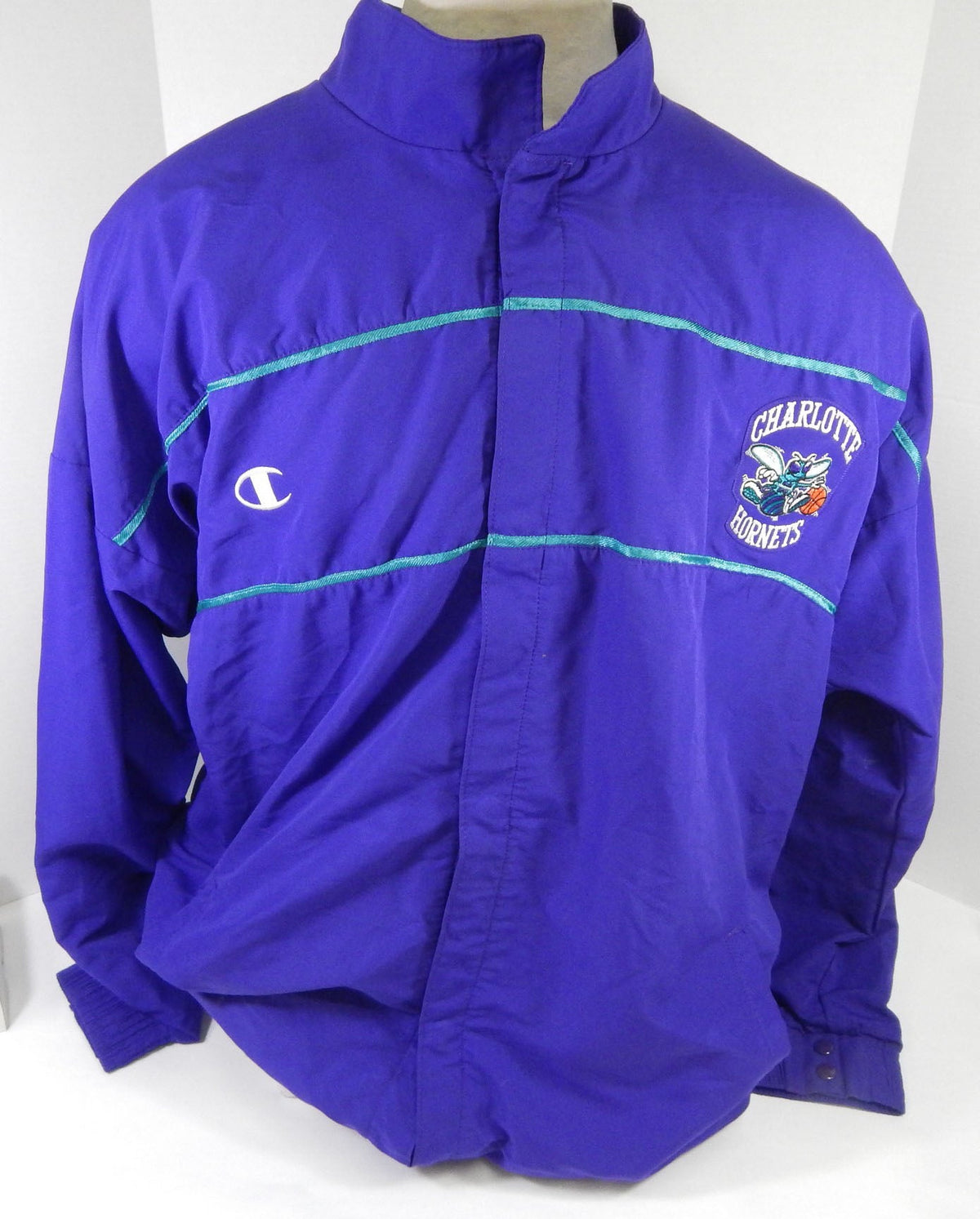 Charlotte Hornets #54 Game Used Purple Jacket 52 DP58703 - DP58703