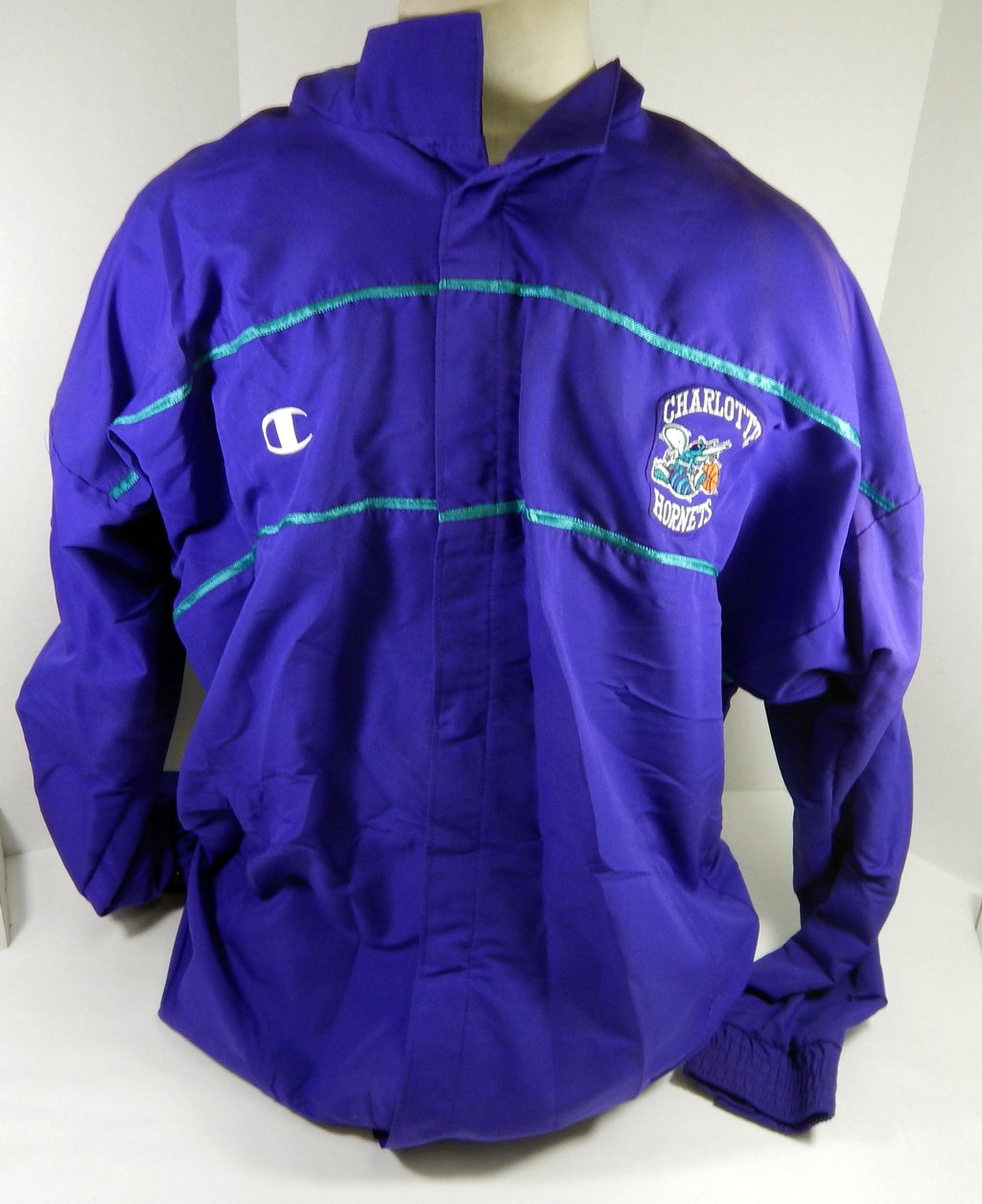 Late 1990s Early 2000s Charlotte Hornets Game Issued Purple Warm Up Jacket 50 6 - DP62166